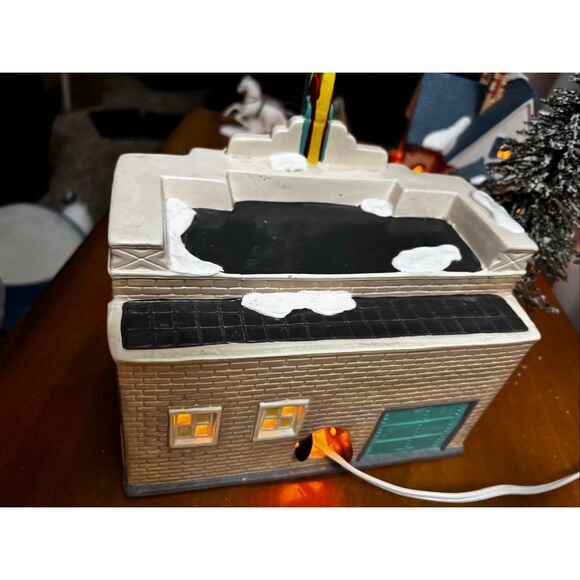 Dept 56 Paramount Theater Building Snow Village - Picture 5 of 11